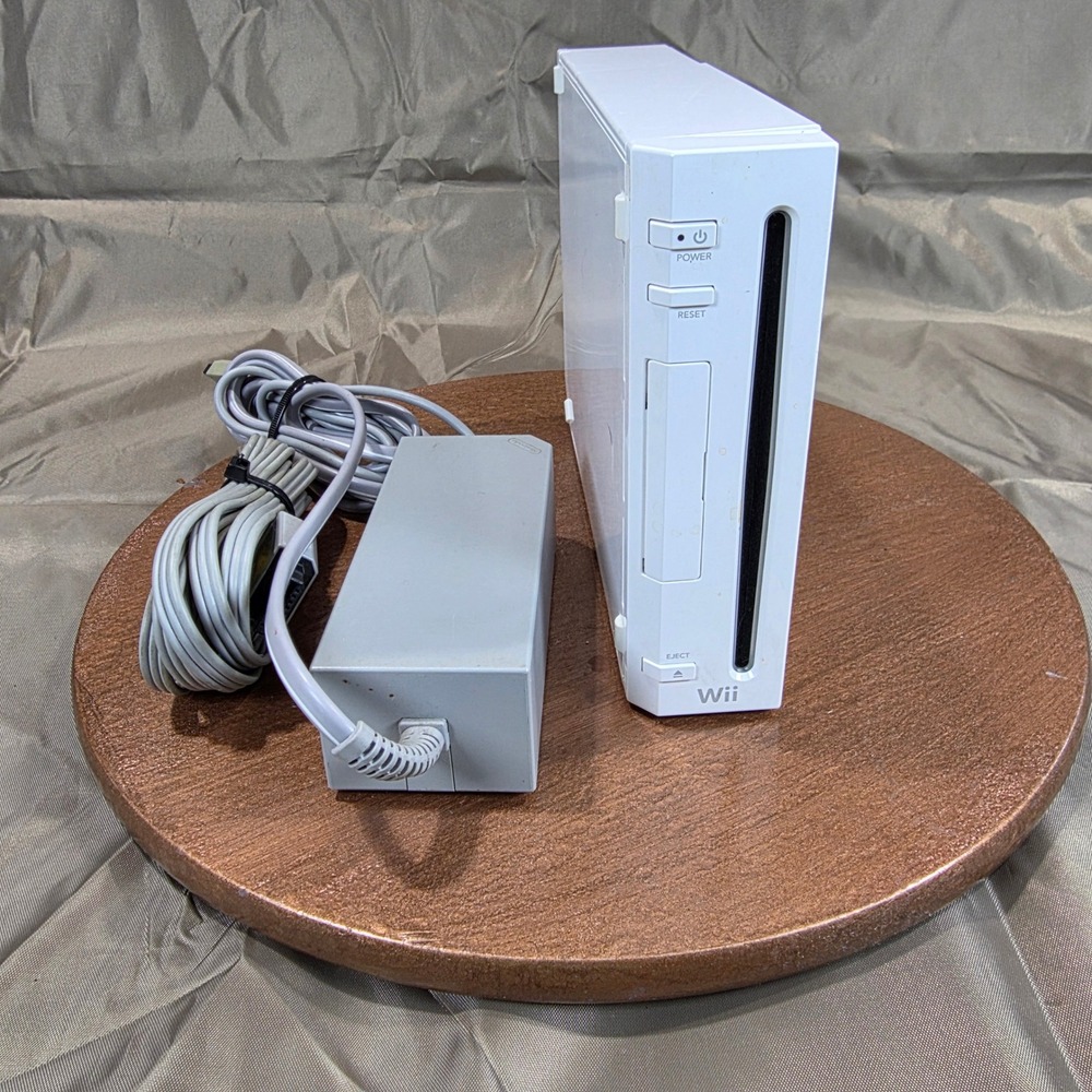 Nintendo Wii Console White RVL-001 for Repair or Parts with Power & AV Cables
